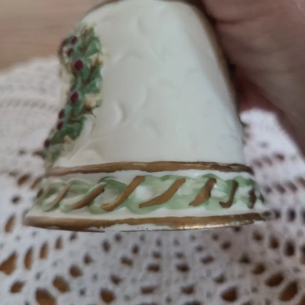 Porcelain Ceramic Christmas Holiday Wreath Bell Hand Bell Gold Accents Vintage